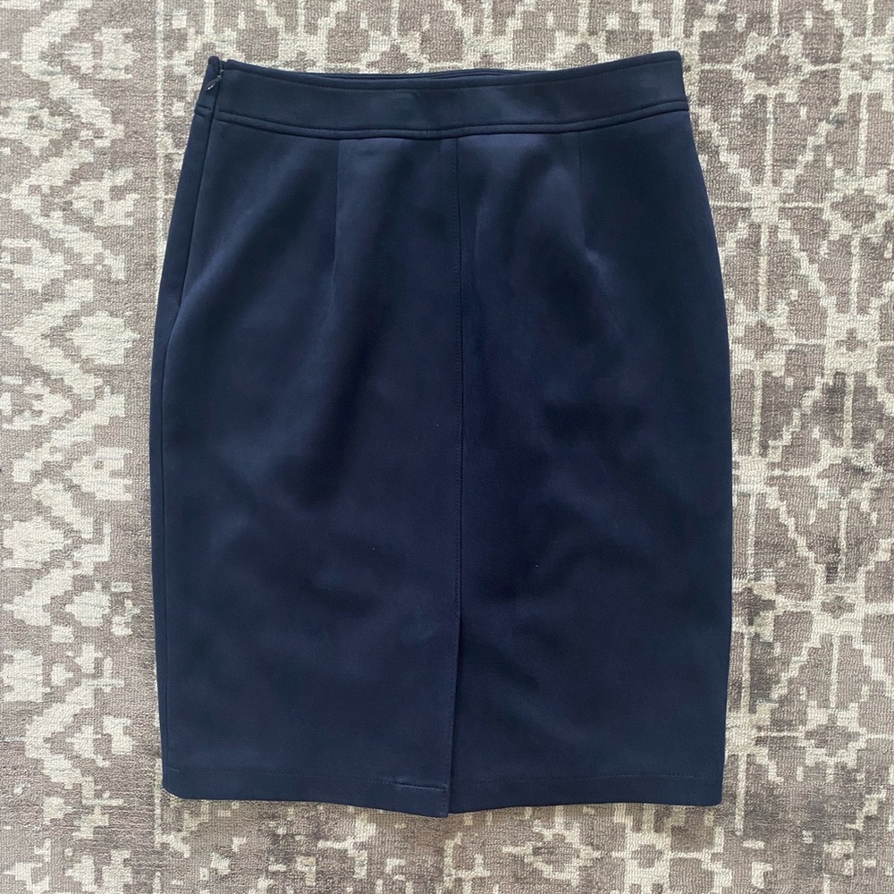 EUC Ann Taylor Loft 8 navy pencil skirt, pockets, faux suede, lined, back slit - Picture 8 of 14